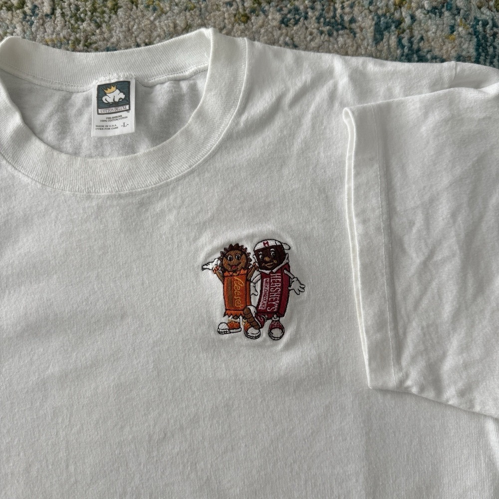 Vintage 90s Hershey's & Reese's Embroidered White Tee - Size L Made in USA